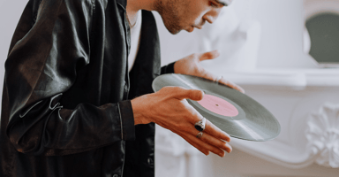 Playing vinyl the secret to mastering DJing